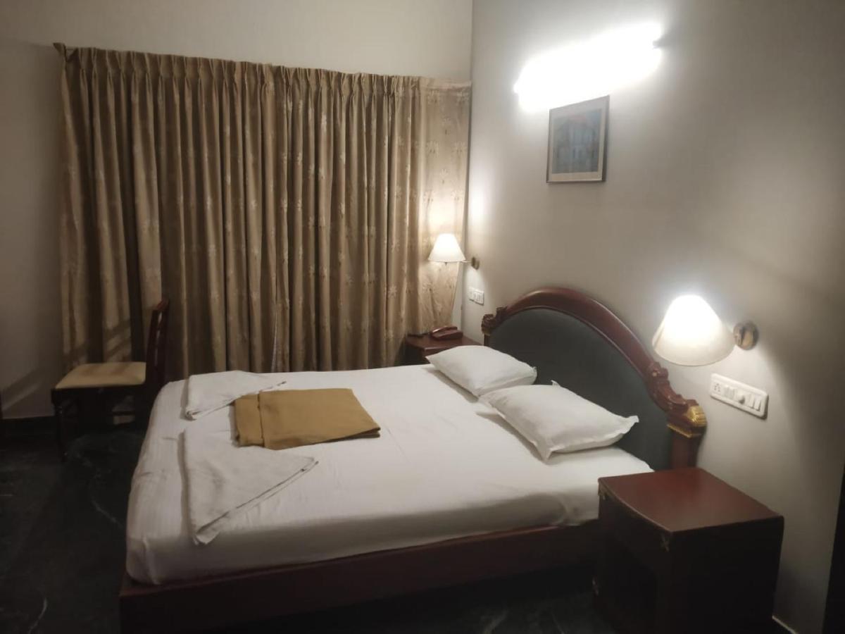 Karthika Residency Apartment Kochi Exterior photo